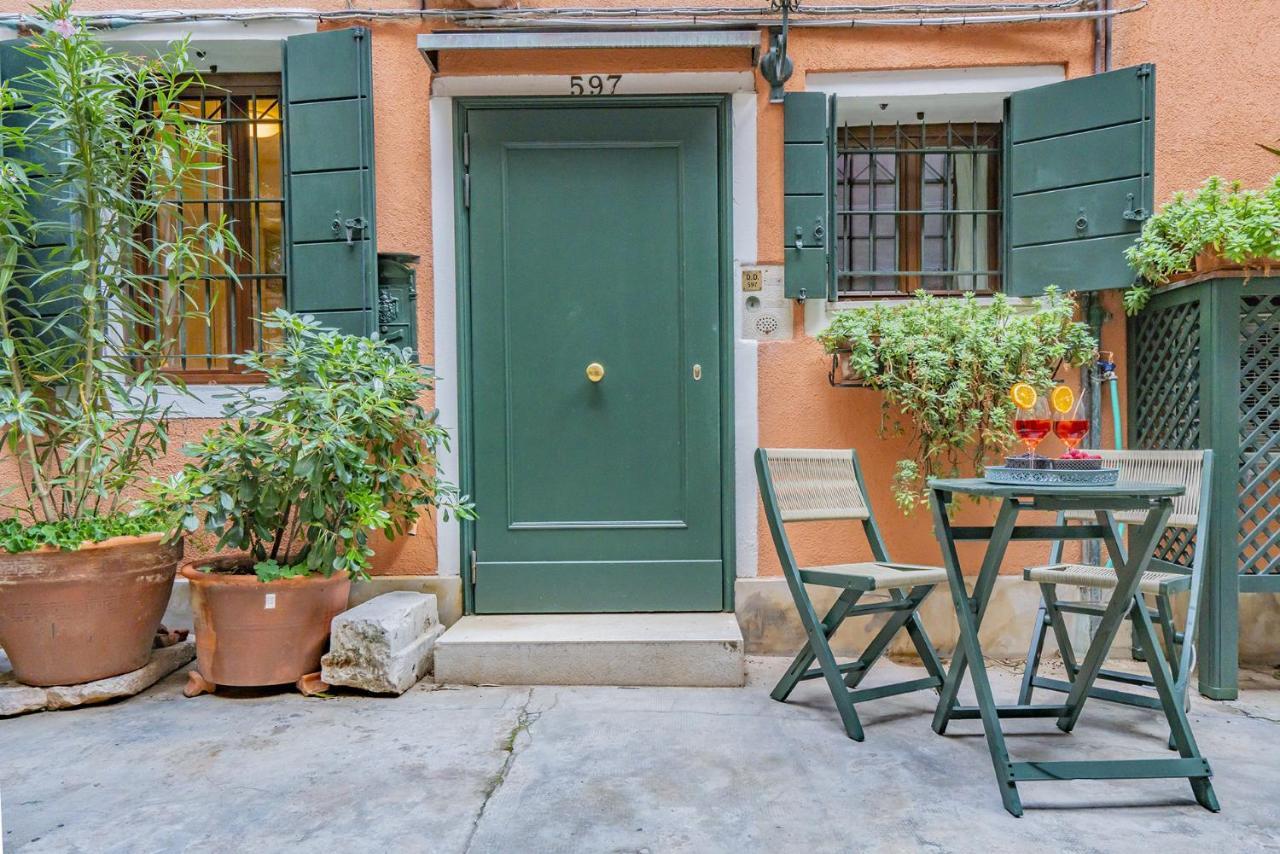Lo Squero 1 The Secret Courtyard In Dorsoduro Leilighet Venezia Eksteriør bilde