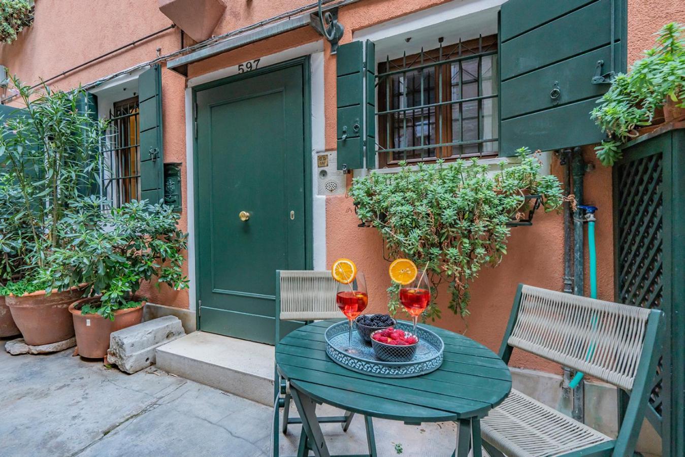 Lo Squero 1 The Secret Courtyard In Dorsoduro Leilighet Venezia Rom bilde