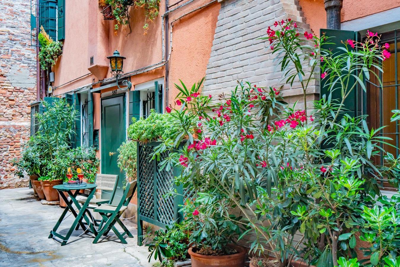Lo Squero 1 The Secret Courtyard In Dorsoduro Leilighet Venezia Rom bilde